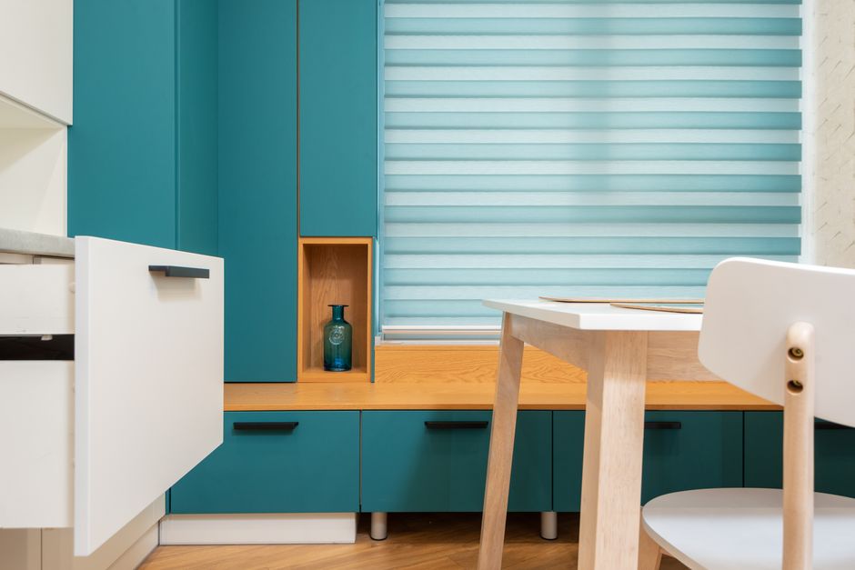 Cocina colección Olivar, verde oliva con tiradores de latón envejecido